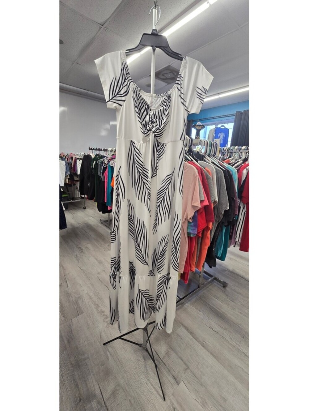 White & Black Tropical Leaf Maxi Dress – Size 0XL